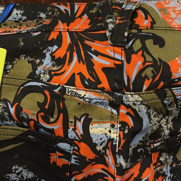 NWT WOMENS VERSACE MULTI COLORED JEAN PANTS. SLIM FIT 32”W  STRAIGHT LEG 32”W - Picture 3 of 8